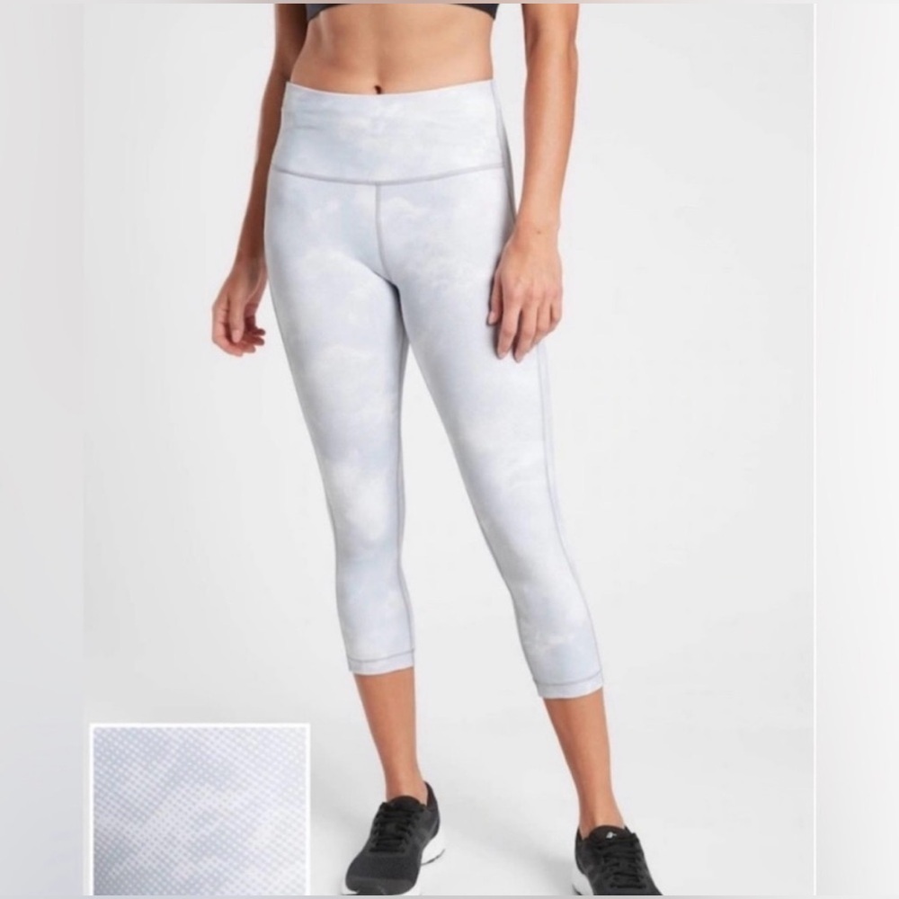 Athleta Women's Ultimate Stash Pocket Printed Capri leggings